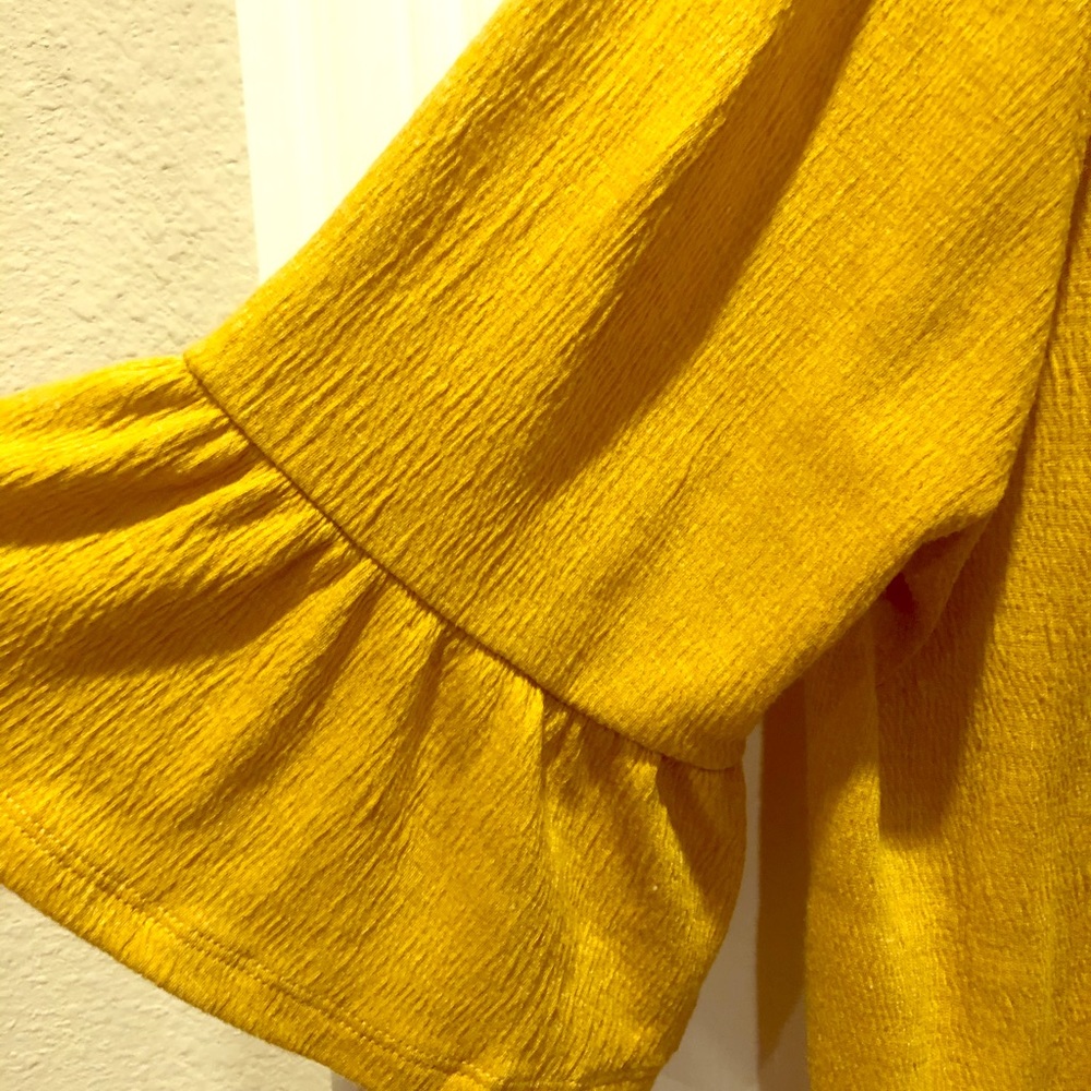 Old Navy ✨✨✨ Mustard Top